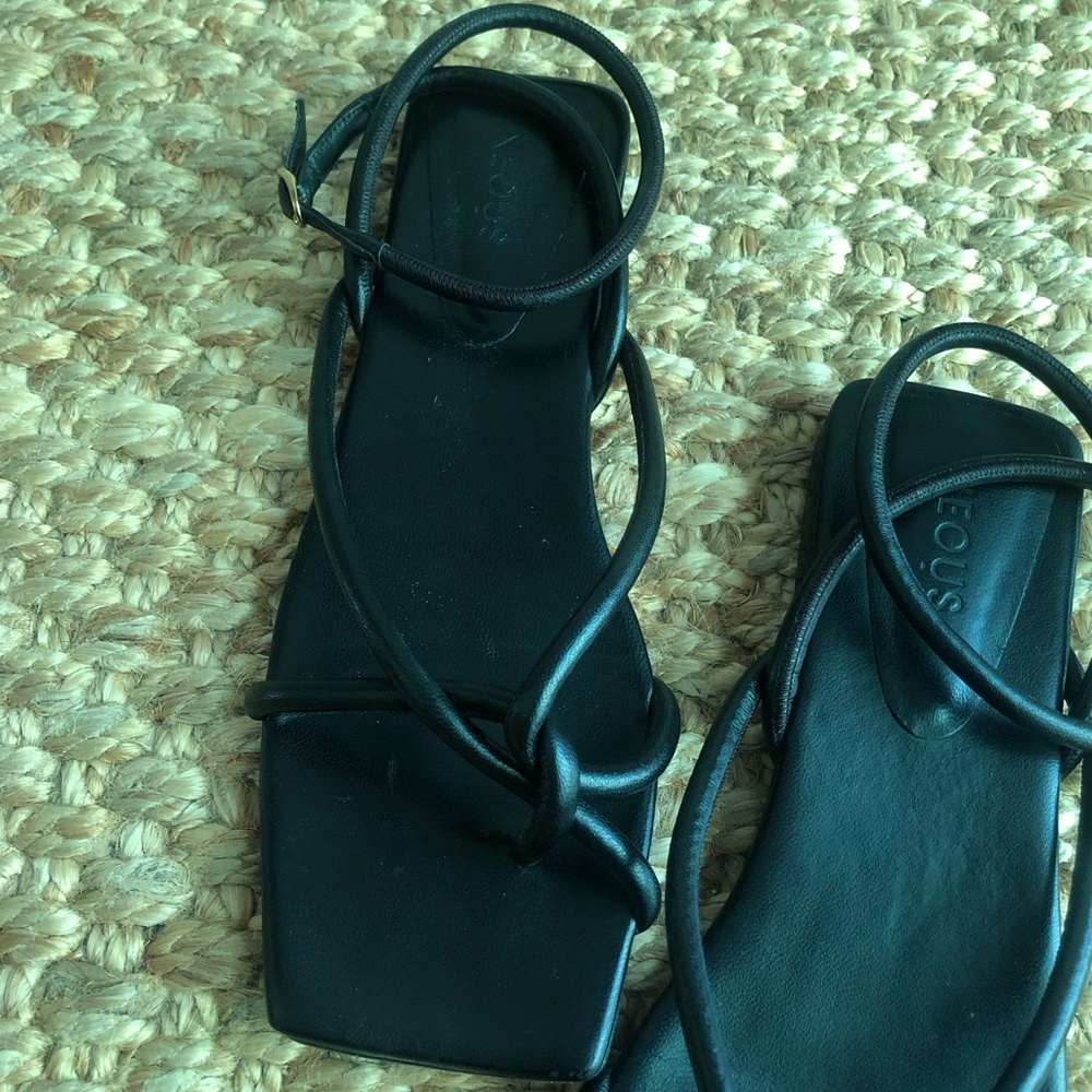 Neous Black Leather Minimalist Sandal. Size 38 - Picture 7 of 12